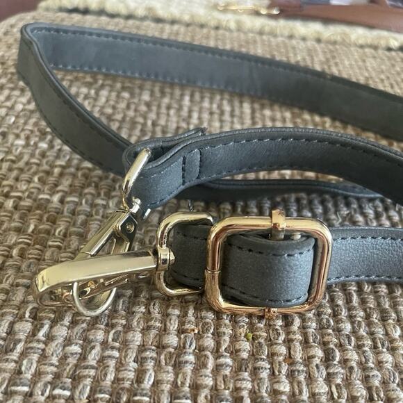 Gray purse crossbody strap with gold hardware - Picture 5 of 10